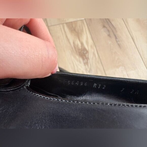 Like new - SALVATORE FARRAGAMO WOMANS FLAT LOAFERS - Leather Vara Bow Barrette - Picture 7 of 9